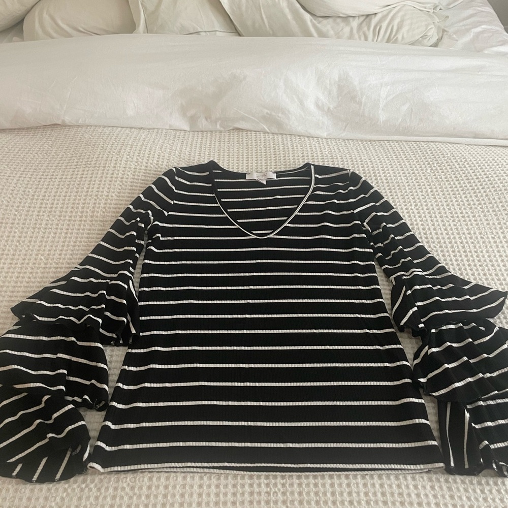Women’s Scripte ruffled bell sleeve shirt top size xsmall